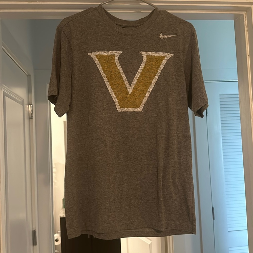 Vanderbilt Nike Tee. Gray. Men’s so size small (usually wear medium in women’s).